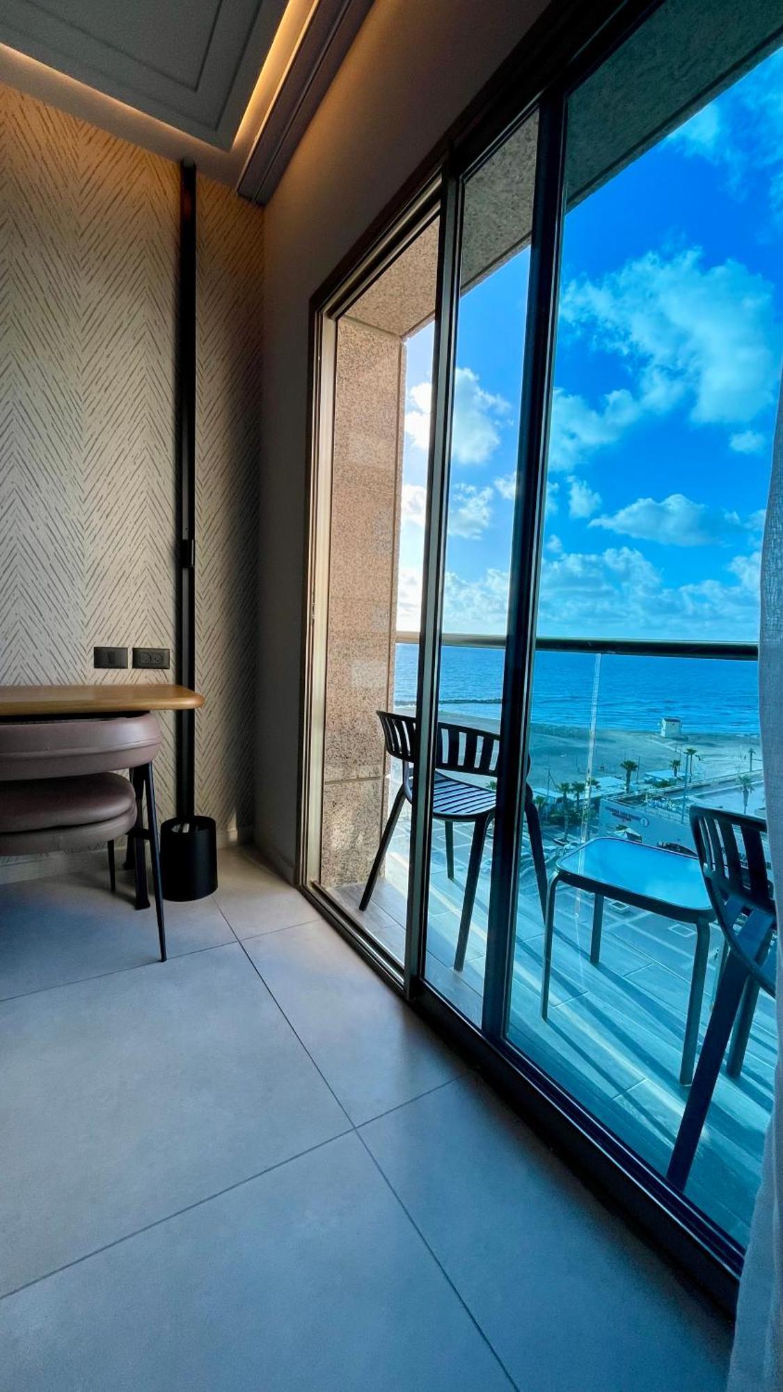 Suite On The Beach Haïfa Extérieur photo